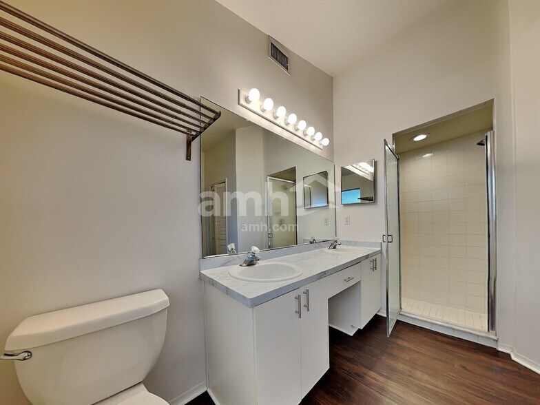 Building Photo - 957 Islander Ave