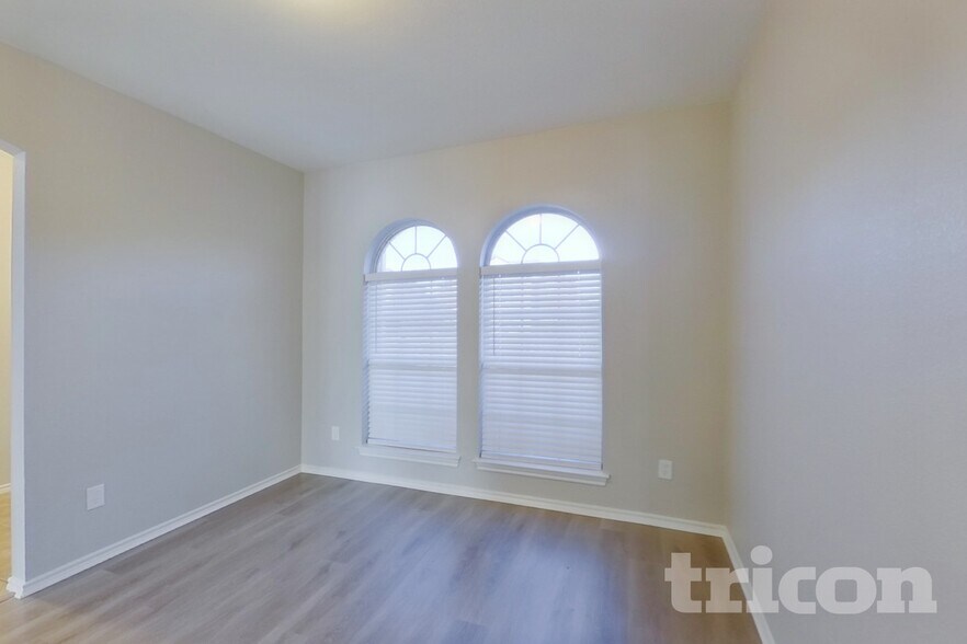 Building Photo - 1082 Suffolk Ln