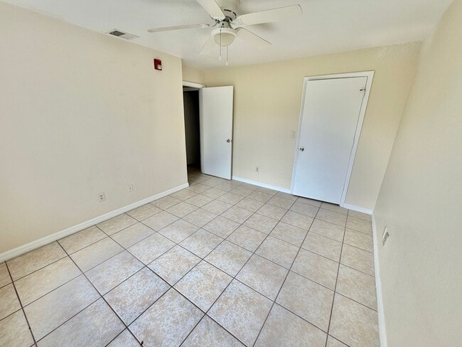 Building Photo - 2550 N Alafaya Trail