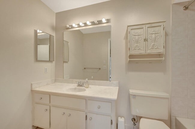 Building Photo - 6732 Canary Palm Cir