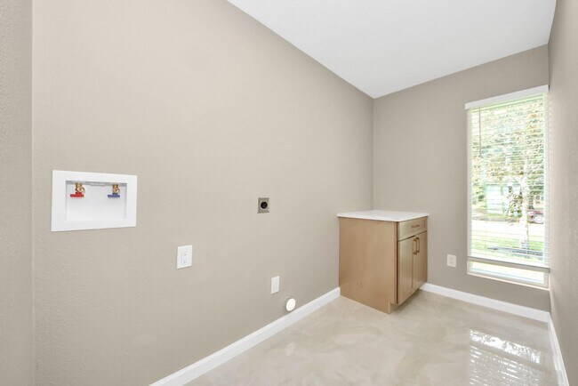 Building Photo - 16114 Forest Bend Ave
