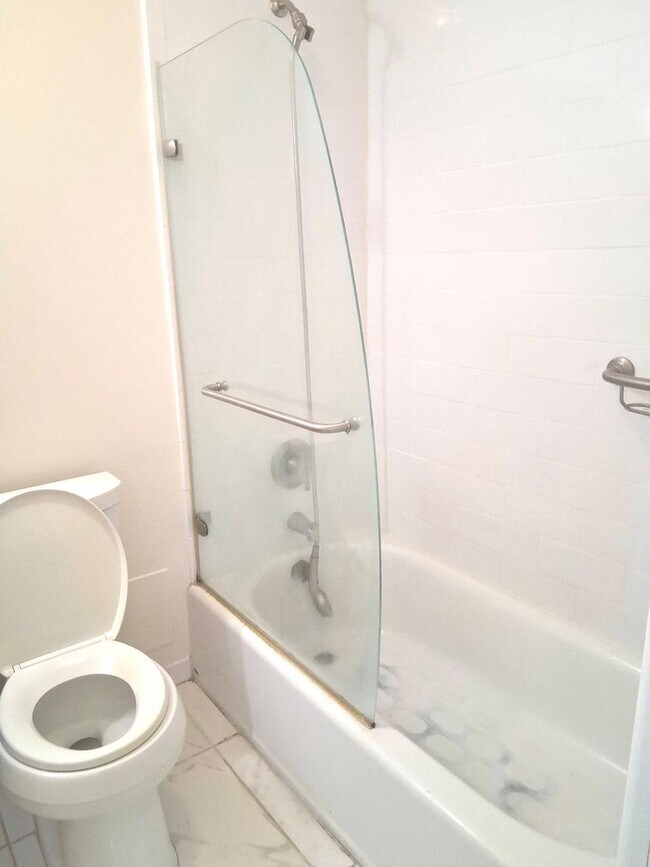 Building Photo - 42 Sussex B