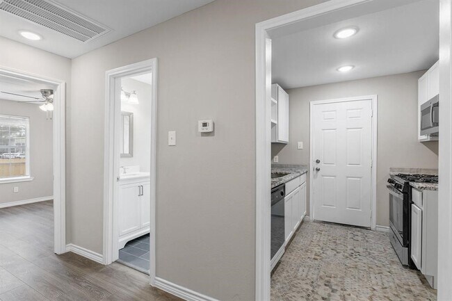 Primary Photo - 4311 Hull St