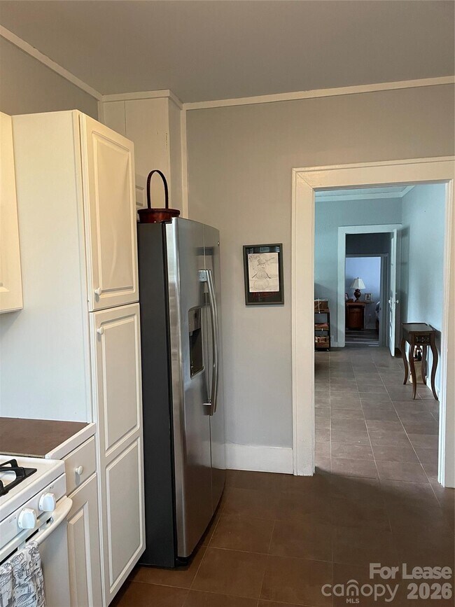 Building Photo - 409 N Main St