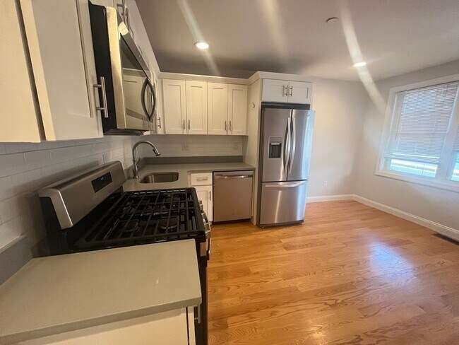 Primary Photo - 373 Dorchester St