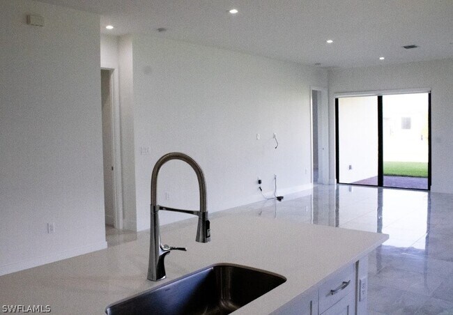 Building Photo - 5062 Alonza Ave