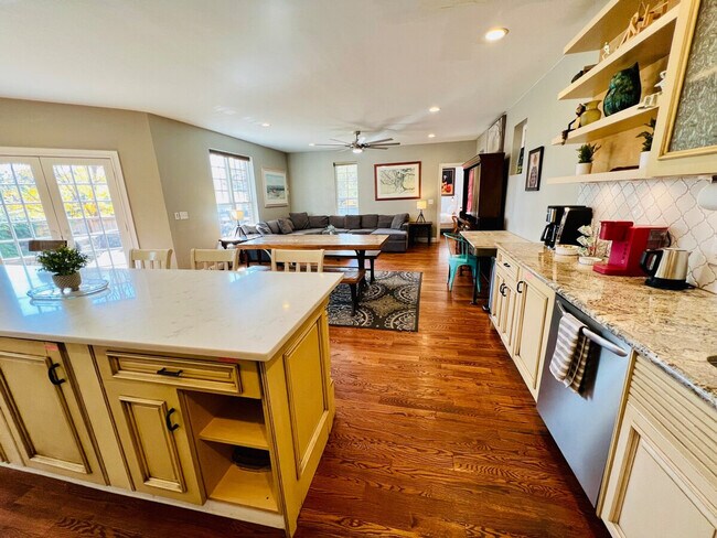 Building Photo - 3209 W Fairview Pl