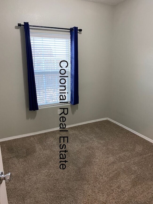 Building Photo - Spacious and updated 3 bedroom 2 bathroom home.