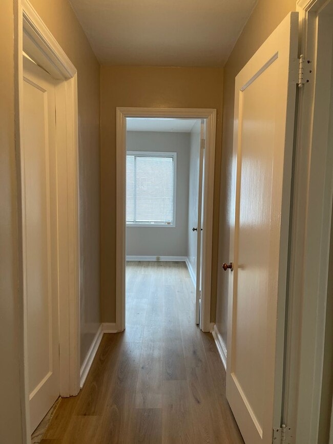 Building Photo - Charming Home in Seattle-Maple Leaf Area!