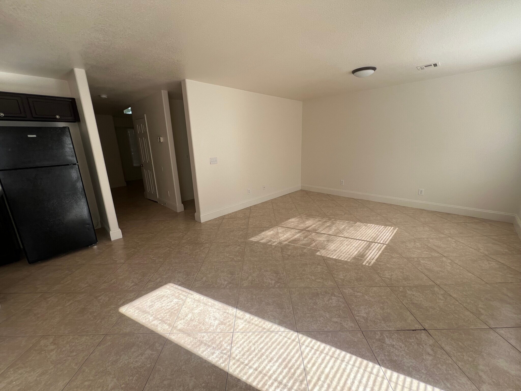 Building Photo - 1313 Paraiso St