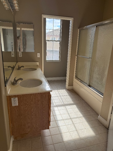 Building Photo - 285 Midnight Moon Ln