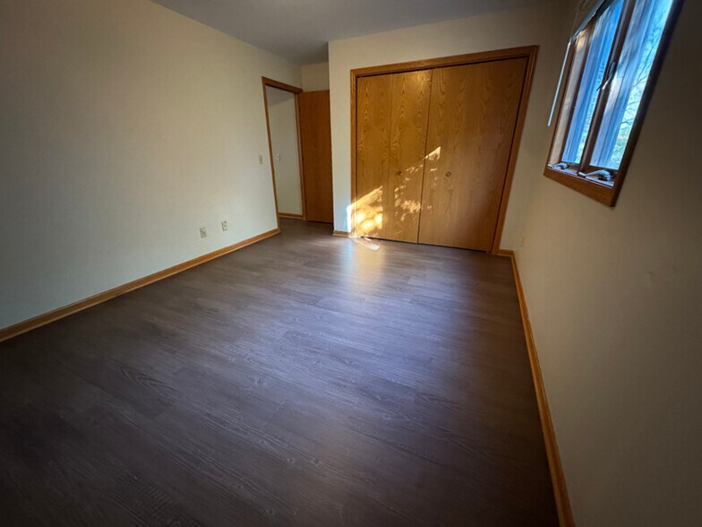 Building Photo - 817 Kendall Ln