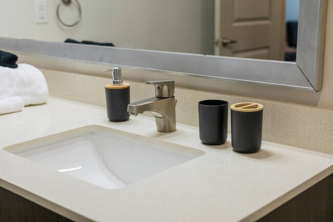 Building Photo - 8122 Midtown Blvd