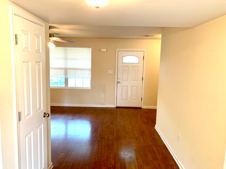 Building Photo - 36 Defy Ln