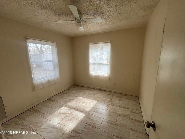 Building Photo - 2545 Lamee Ln