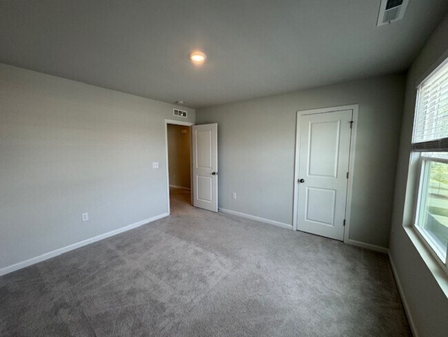 Building Photo - End-Unit Gem Near White Oak Crossing – Style, Space & Convenience!