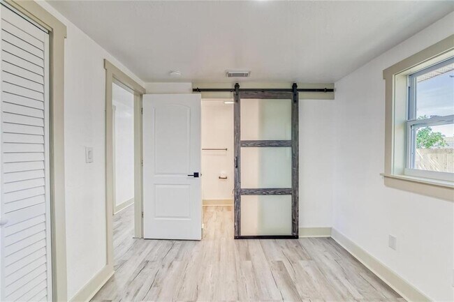 Building Photo - 1300 Melonwood Ave