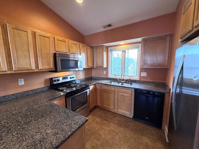 Building Photo - Central AVL Condo - Huge Deck, Views and Community Pool