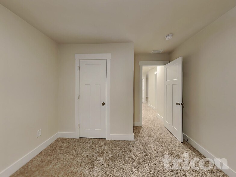 Building Photo - 300 Allenby Ln