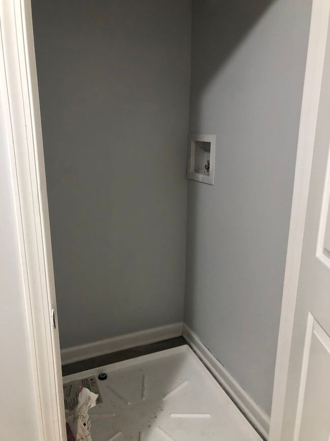 Building Photo - Voucher Approved 2 Bedroom with Den or 3 Bedroom Voucher 1.5 Bathroom