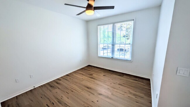 Building Photo - 4130 Central Sarasota Pkwy