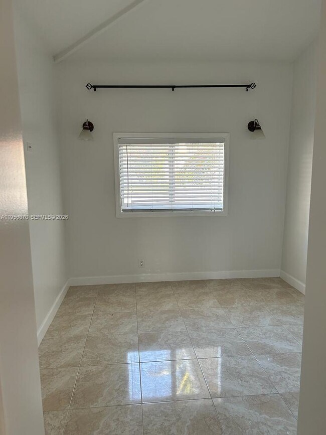 Building Photo - 9208 Byron Ave