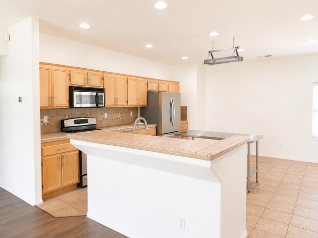 Building Photo - 952 Mira Grande
