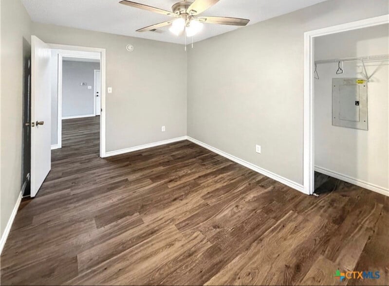 Building Photo - 1810 Clarawood Dr