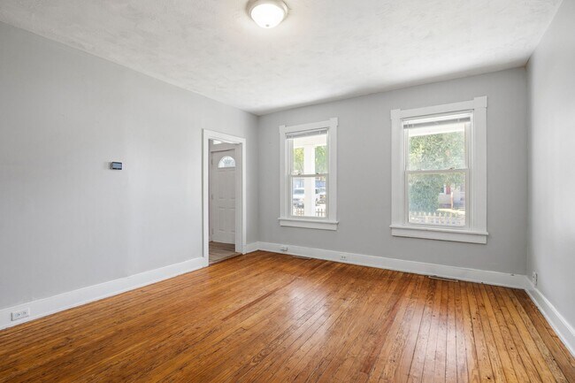 Building Photo - 3 Bedroom/1.5 Bath Northside Home ***Avail...