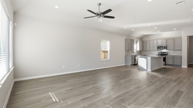 Building Photo - 3918 Sugardale St