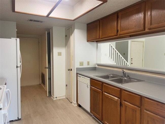 Building Photo - 6610 Windrift Way