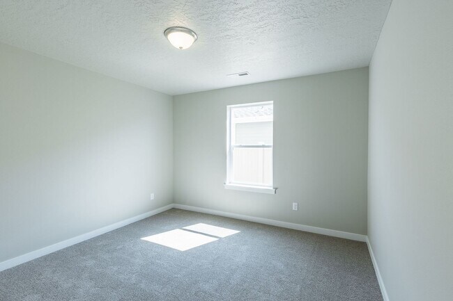 Building Photo - Perfect location for a 4 bed 2 bath with a...