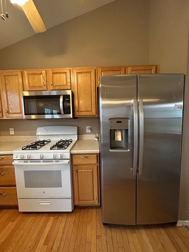 Building Photo - Spacious Split Level Living in Millard with a Backyard You’ll Love