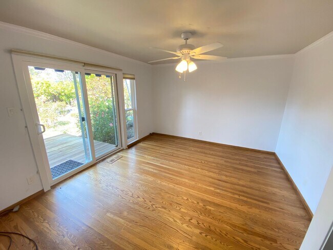 Building Photo - 3 Bed 2 Bath SIngle Family Home In Walnut Creek (Water, Garbage, Internet Are Included In The Rent)