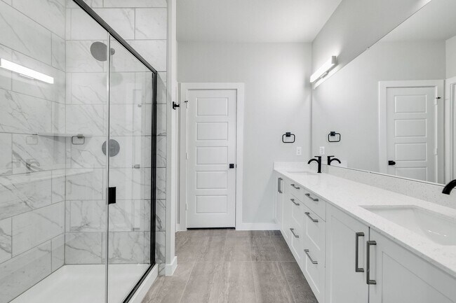 Building Photo - EDGEWOOD ESTATES NOW PRE-LEASING! LUXURIOUS DUPLEX LOCATED ON 1-ACRE LOT IN MIDLOTHIAN, TX!
