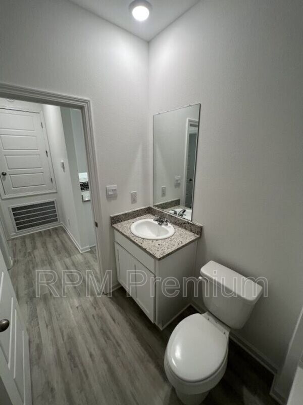 Building Photo - 1255 Drago Dr