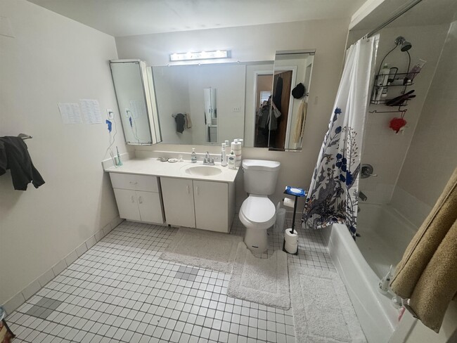 Building Photo - 450 7th St