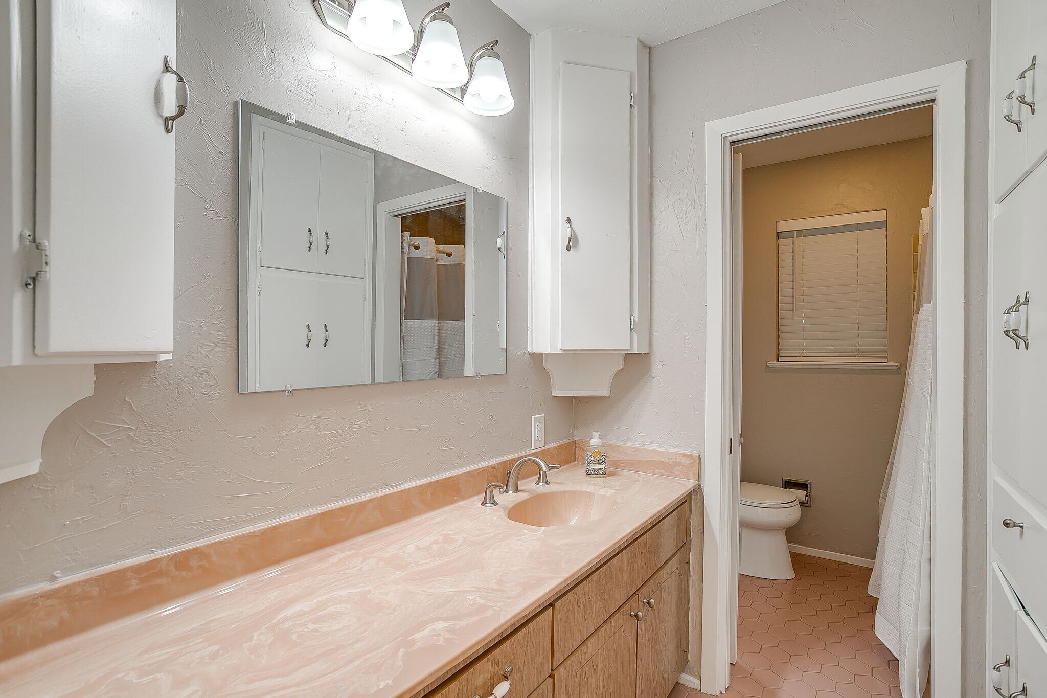 Building Photo - 1706 Larkspur Dr