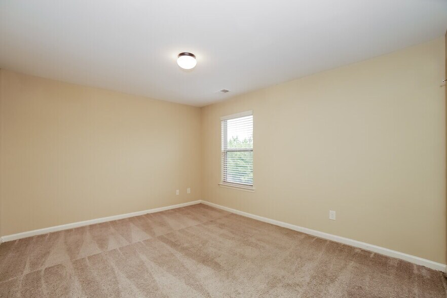 Building Photo - 2090 Hydrangea Ln