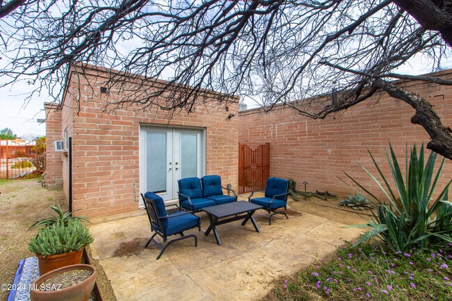 Building Photo - 3752 E Calle Guaymas