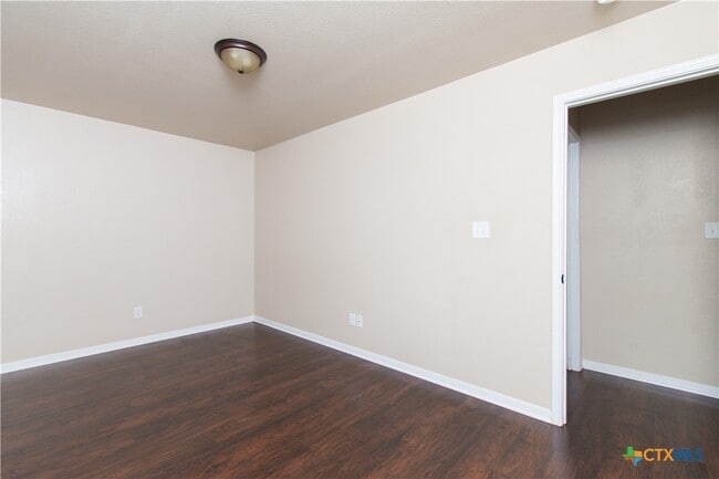 Building Photo - 1102 Grace Point Dr