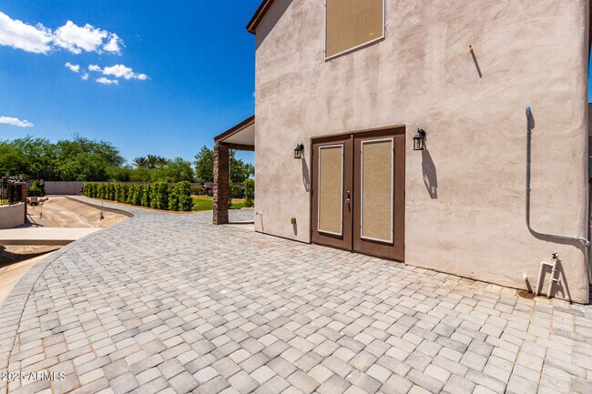 Building Photo - 2056 W Dobbins Rd