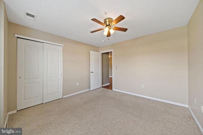 Building Photo - 12 Highbridge Ln