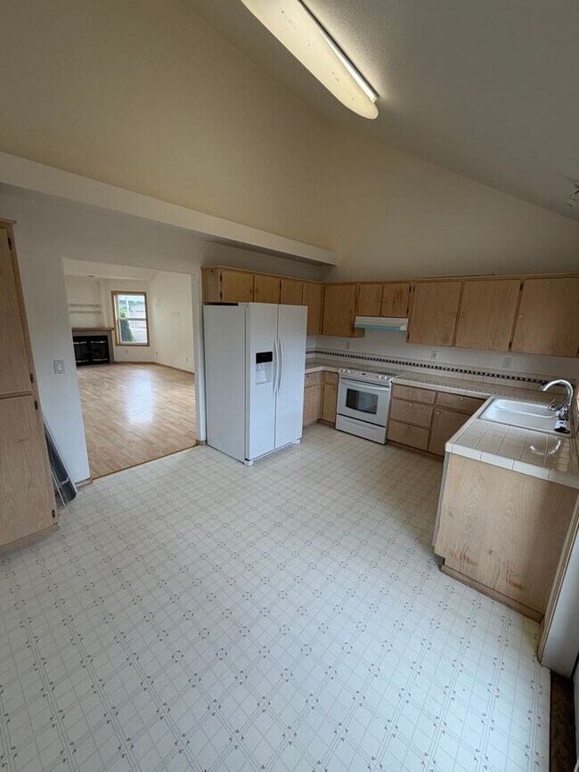 Building Photo - Beautiful Single Family Home In Beaverton  Showings Start 7/6