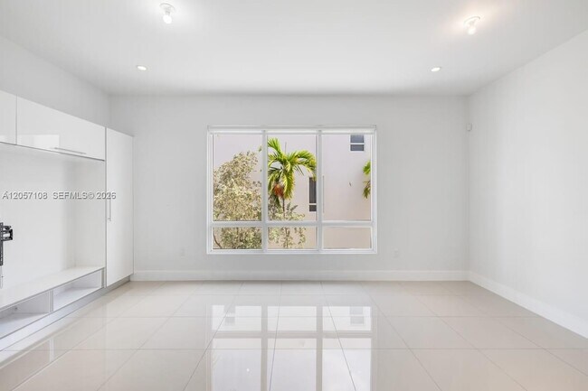 Building Photo - 10471 NW 66th St