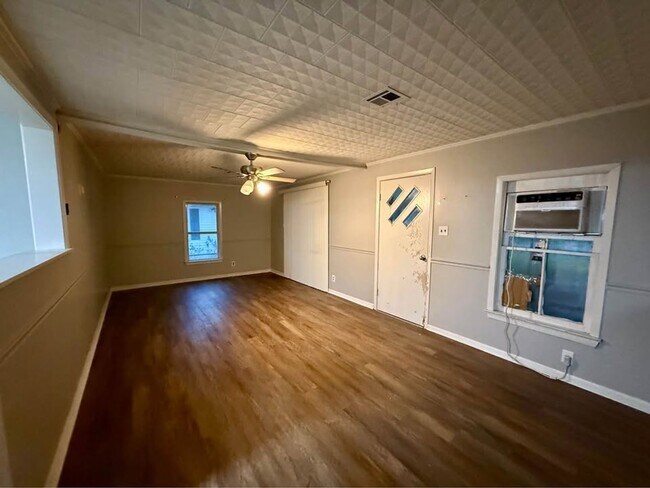 Building Photo - 3 Bedroom 2 Bathroom Home for Rent