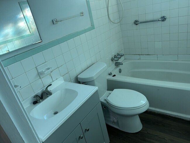 Building Photo - 3 Bed, 1 Bath Home