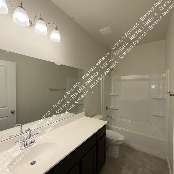 Building Photo - 1038 W Castle Ct