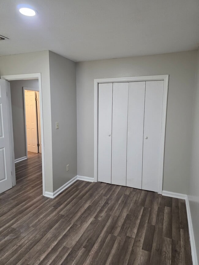 Building Photo - 3 Bedroom End Unit