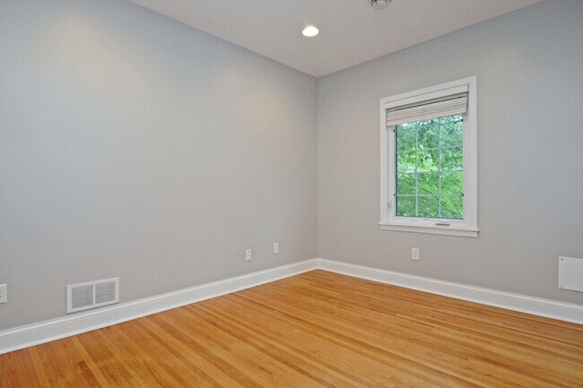 Building Photo - 3552 Irving Ave S